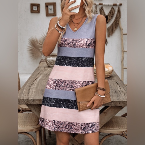 Contrast V-Neck Sleeveless Mini Dress - Picture 1 of 7